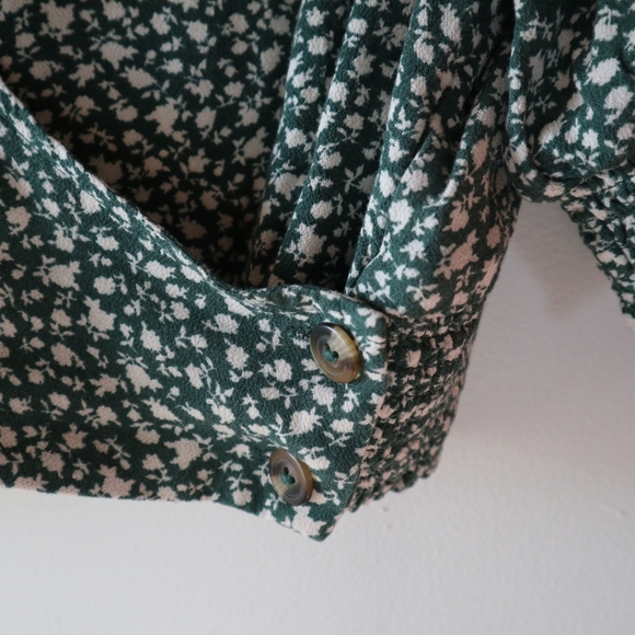 American Eagle Cottagecore Green & White Puffy Sleeves Top - Picture 8 of 8